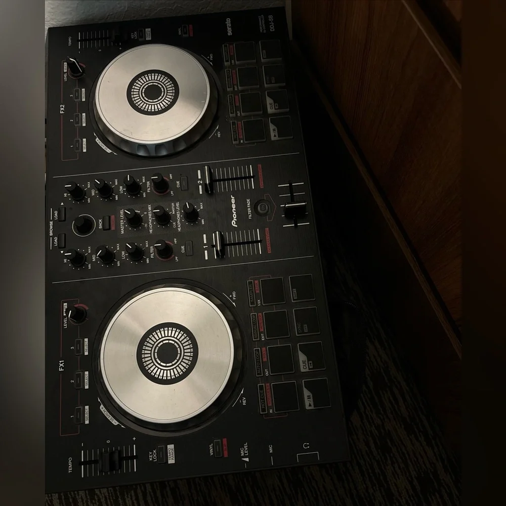 Dj turn tables